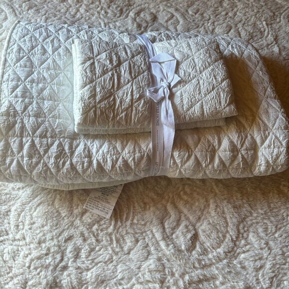 Levtex Other - Levtex Home King Quilt Set
